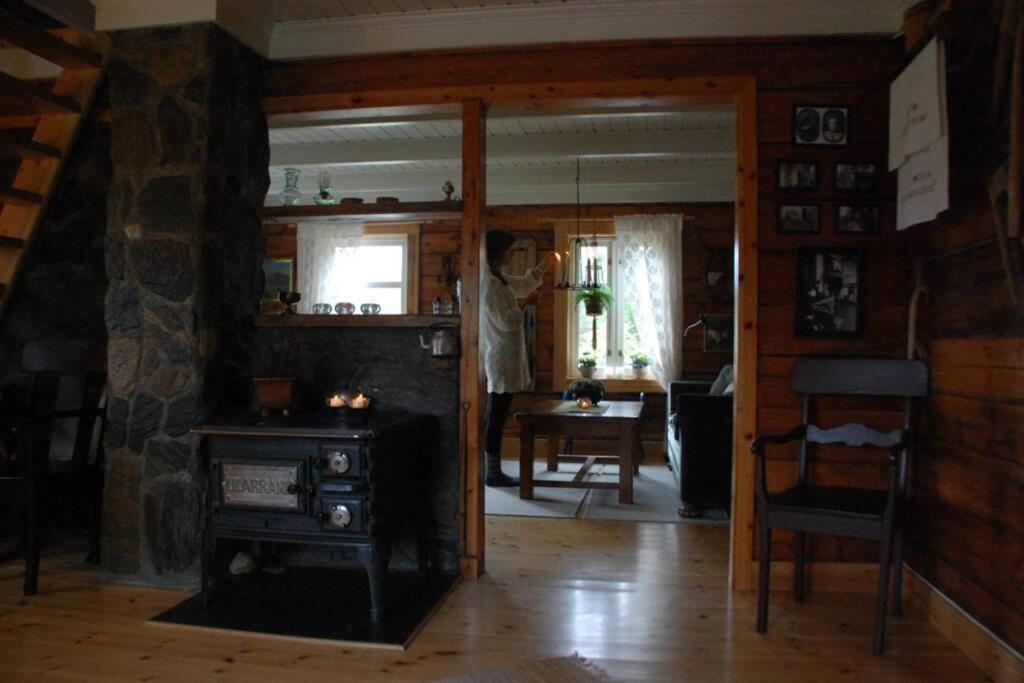 100 Years Old Norwegian Log House In Tromso Villa Екстериор снимка