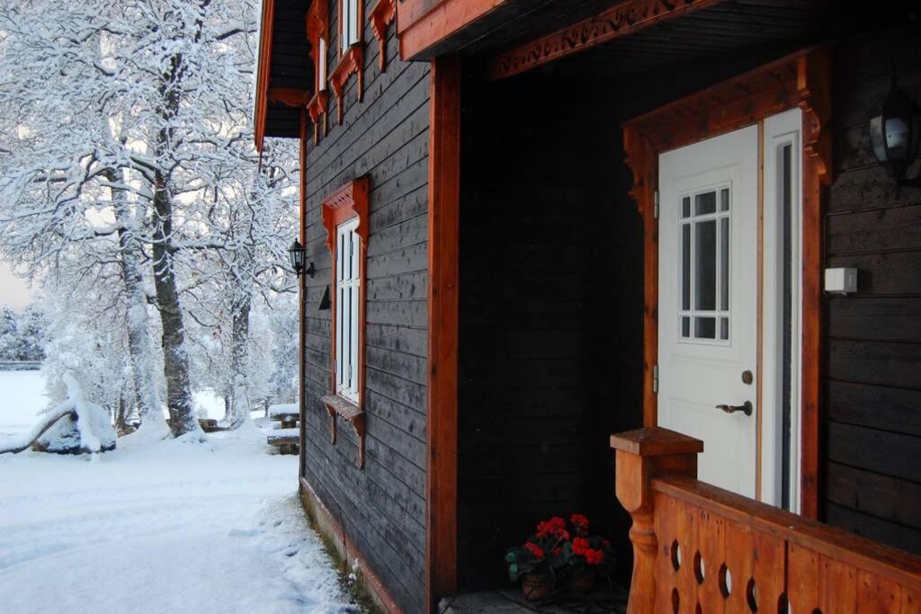 100 Years Old Norwegian Log House In Tromso Villa Екстериор снимка
