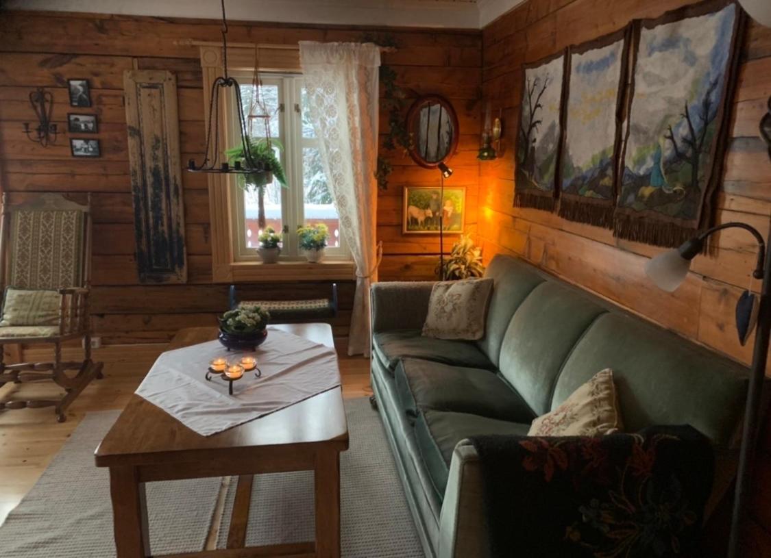 100 Years Old Norwegian Log House In Tromso Villa Екстериор снимка