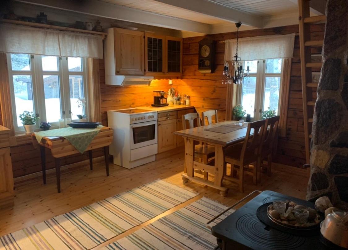 100 Years Old Norwegian Log House In Tromso Villa Екстериор снимка