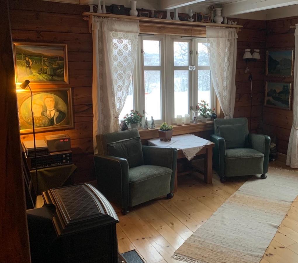 100 Years Old Norwegian Log House In Tromso Villa Екстериор снимка