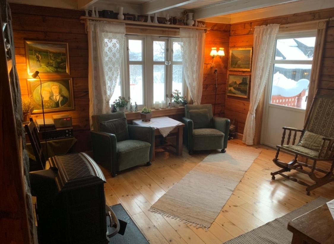 100 Years Old Norwegian Log House In Tromso Villa Екстериор снимка
