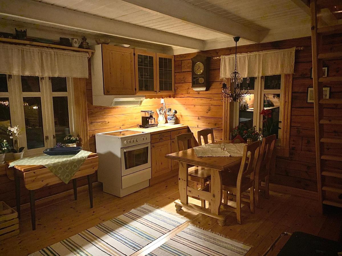 100 Years Old Norwegian Log House In Tromso Villa Екстериор снимка